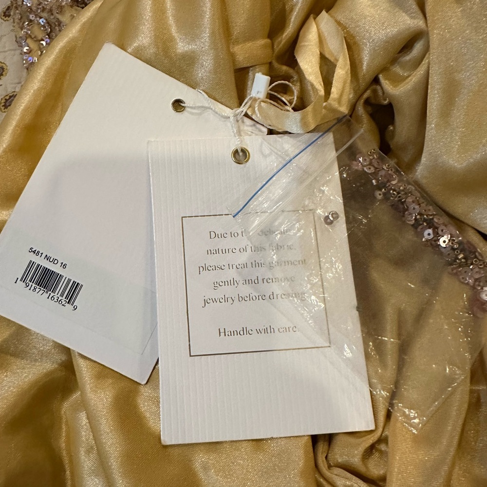 Mac Duggal Sleeveless V-Neck Embellished Beaded Gold Nude Column Gown Size 16 - Picture 8 of 10